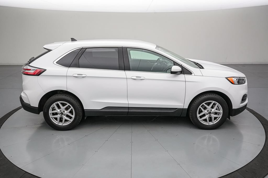 Certified 2023 Ford Edge SEL w/ Convenience Package AWD/4WD image 3
