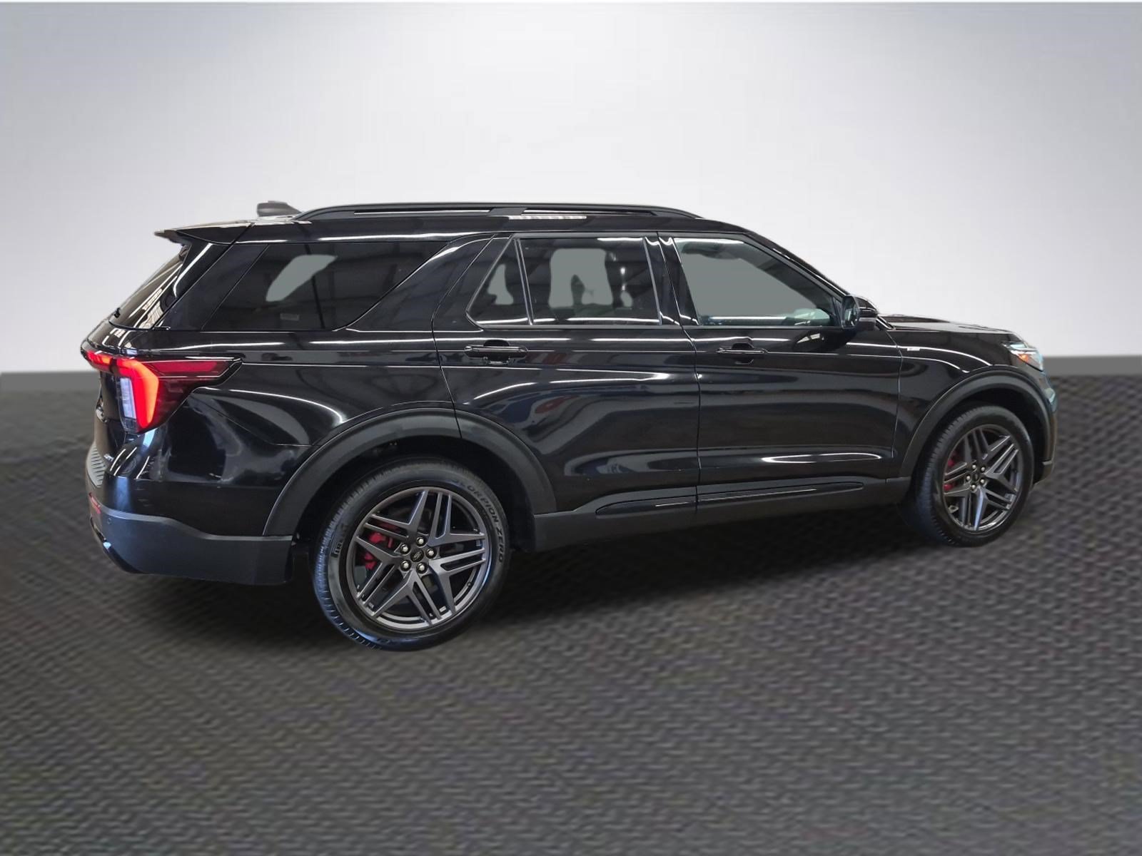 Certified 2025 Ford Explorer ST-Line w/ ST-Line Street Pack AWD/4WD image 4