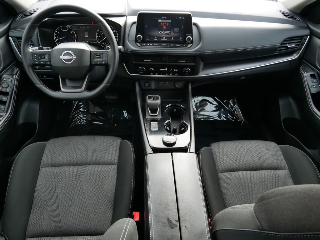 Used 2025 Nissan Rogue SV image 13