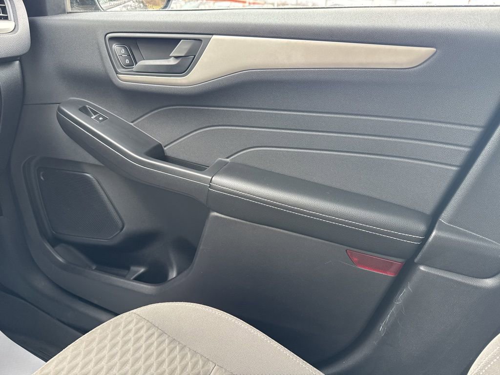 Certified 2022 Ford Escape SE w/ SE Sport Appearance Package image 24