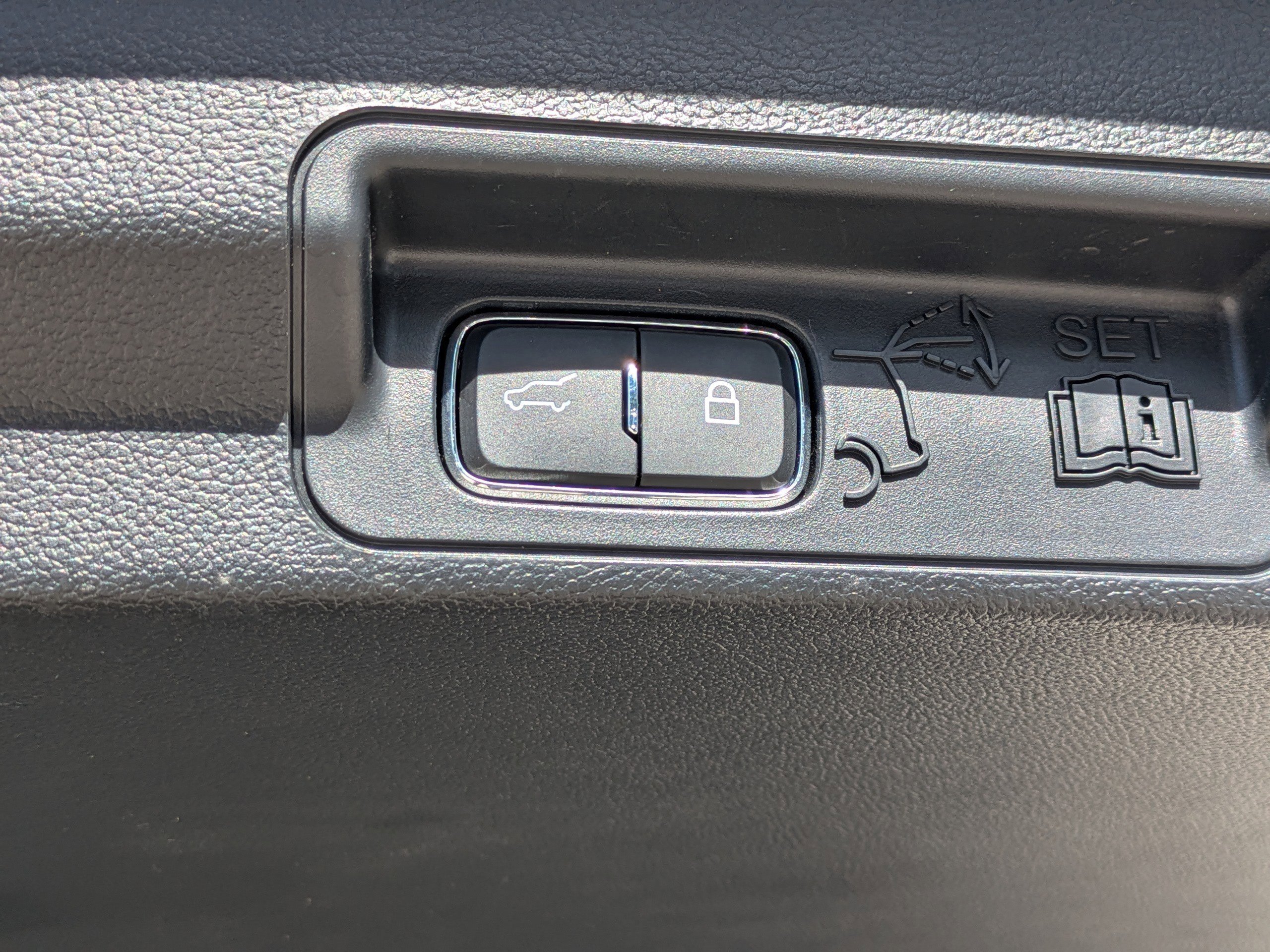 Certified 2023 Ford Explorer Limited w/ Limited Technology Package image 28