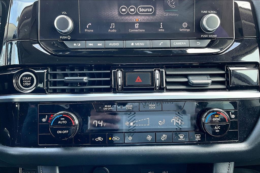 Used 2024 Nissan Pathfinder SV image 32