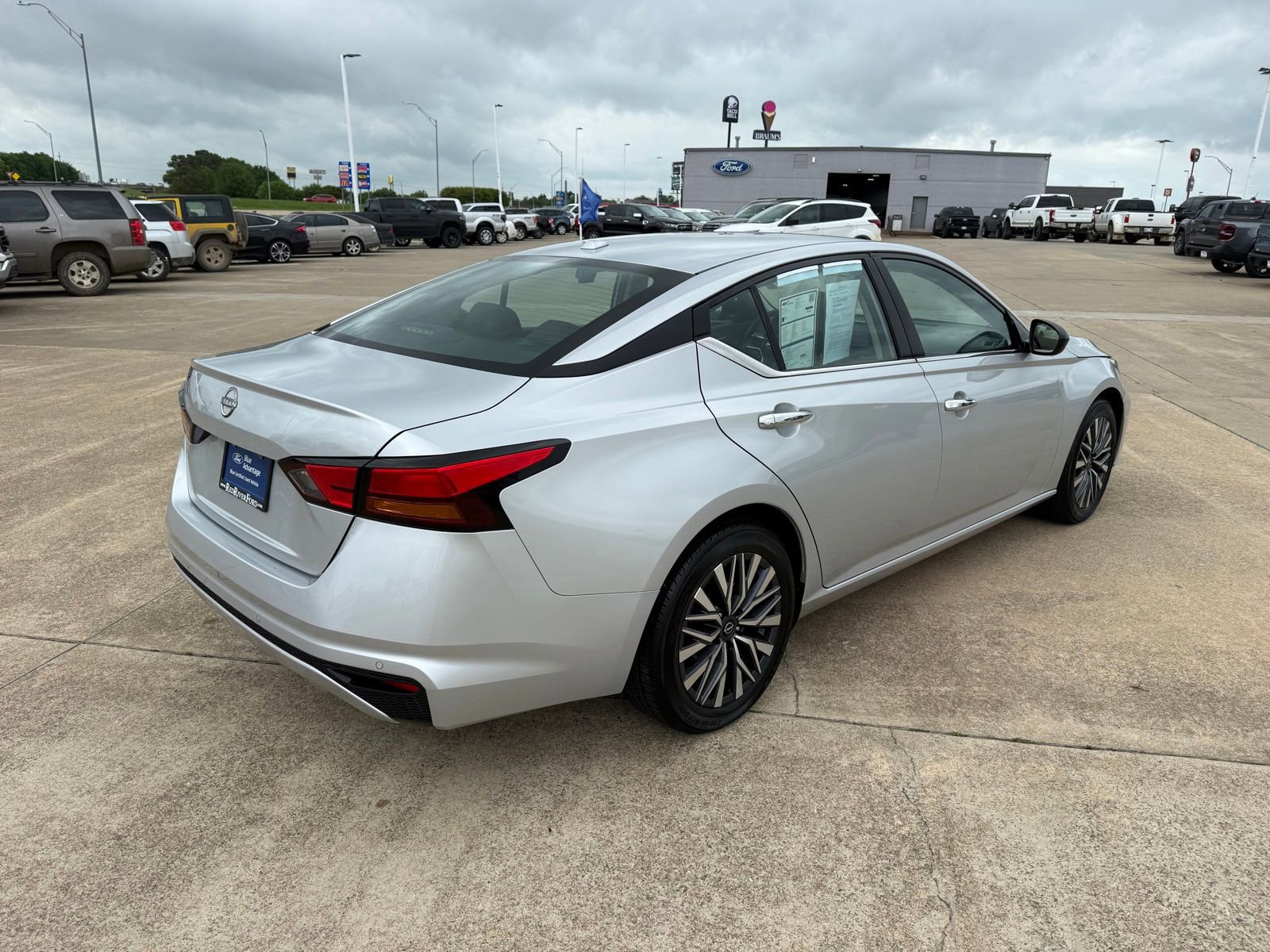 Used 2025 Nissan Altima 2.5 SV FWD image 5