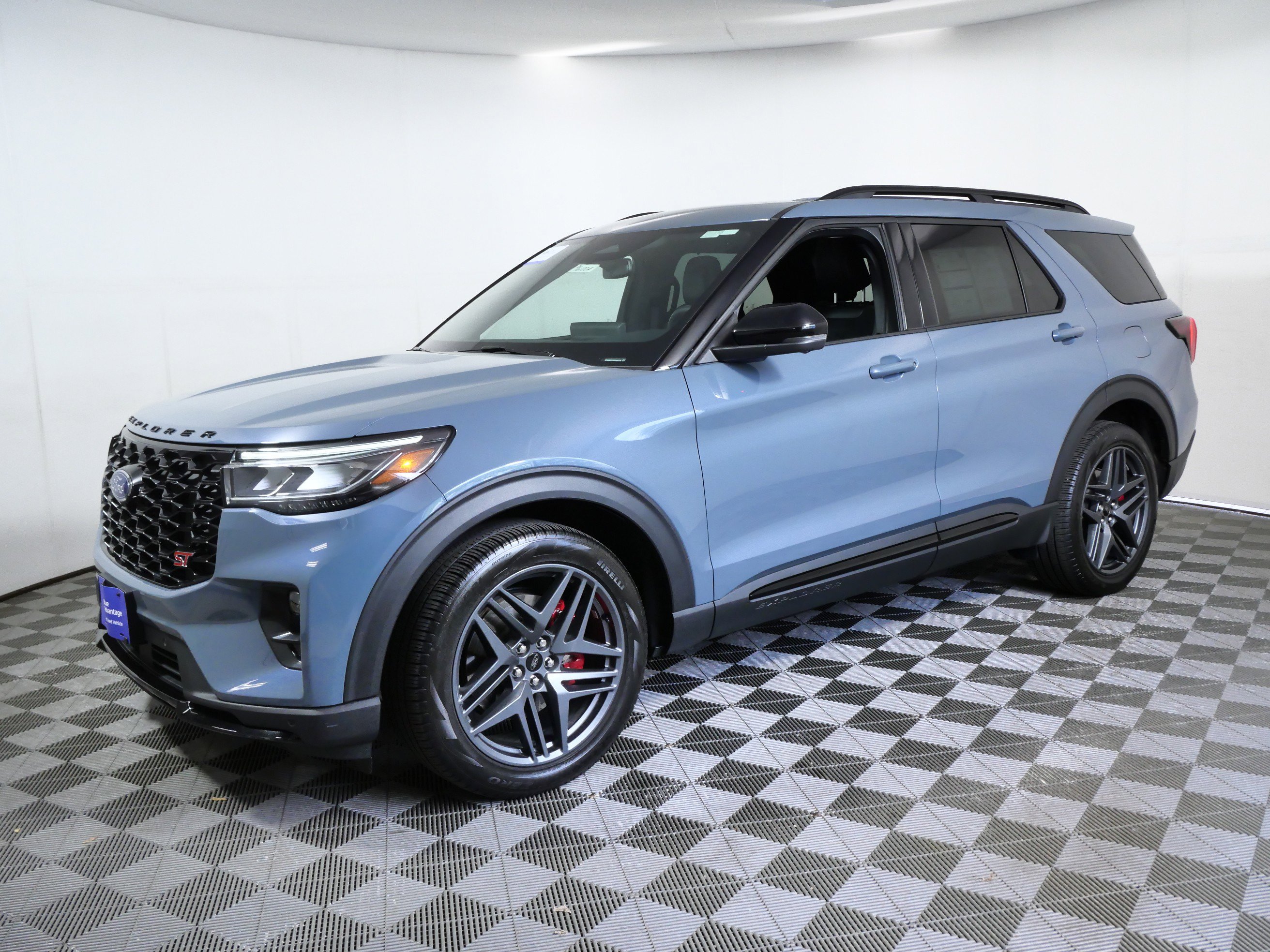 Certified 2025 Ford Explorer ST AWD/4WD image 5
