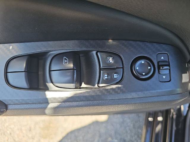 Used 2024 Nissan Altima 2.5 SV FWD image 25