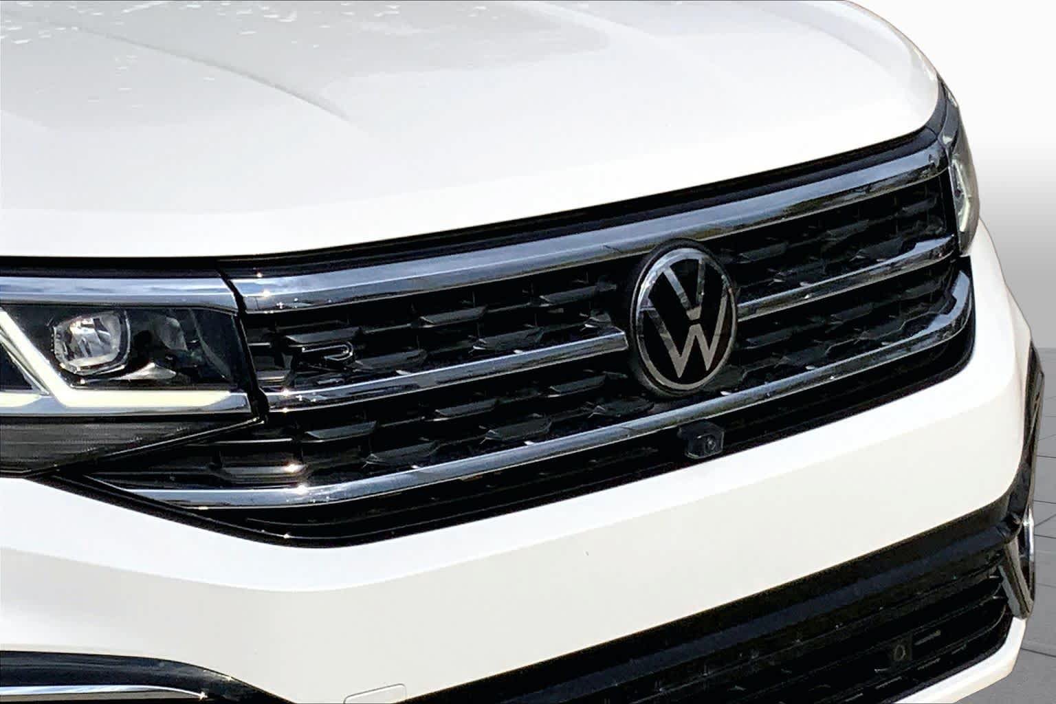 Used 2023 Volkswagen Atlas Cross Sport SEL Premium R-Line AWD/4WD image 27