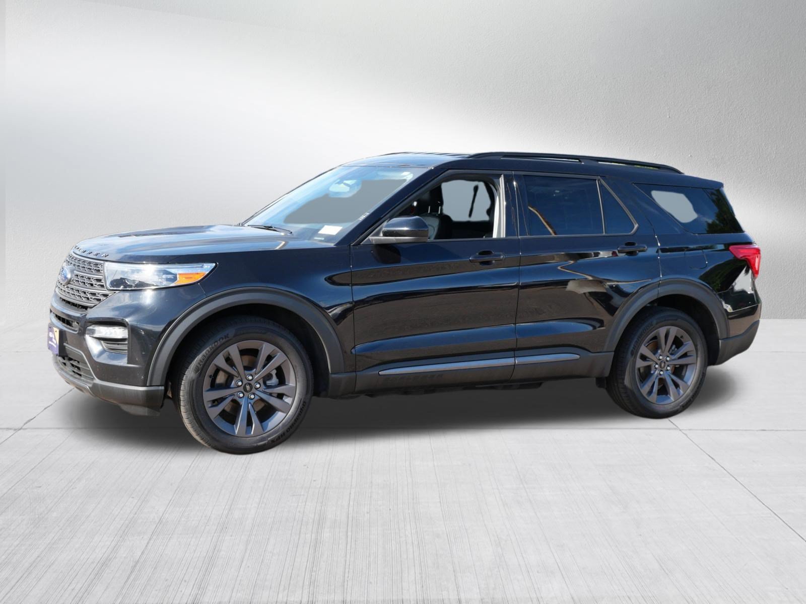 Certified 2024 Ford Explorer XLT w/ Equipment Group 202A AWD/4WD image 3