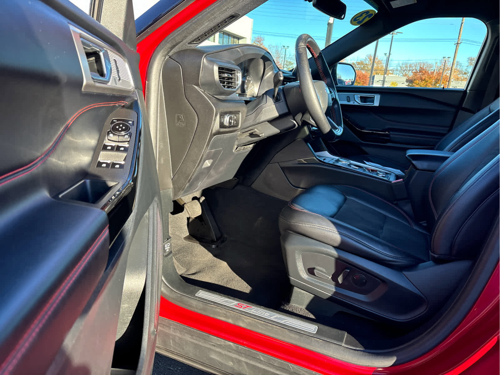 Certified 2023 Ford Explorer ST-Line w/ Class IV Trailer Tow Package image 12