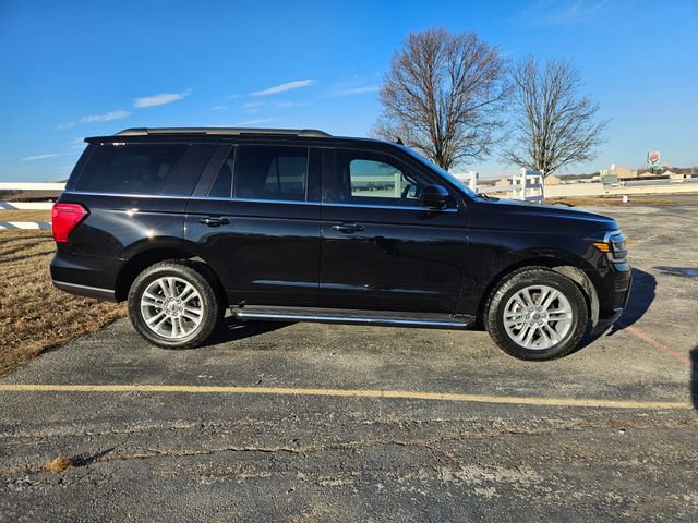 Certified 2023 Ford Expedition XLT image 4