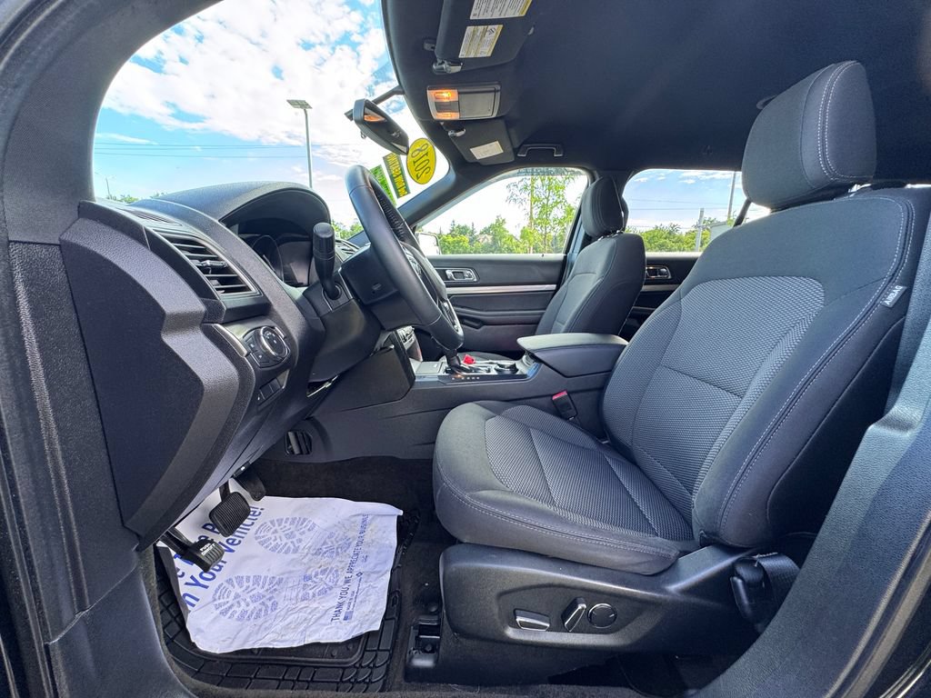 Certified 2018 Ford Explorer XLT w/ Equipment Group 201A AWD/4WD image 10