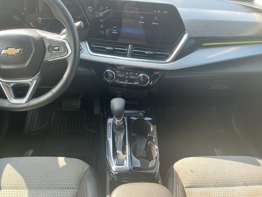 Used 2024 Chevrolet Trax LT w/ Sunroof Package FWD image 20