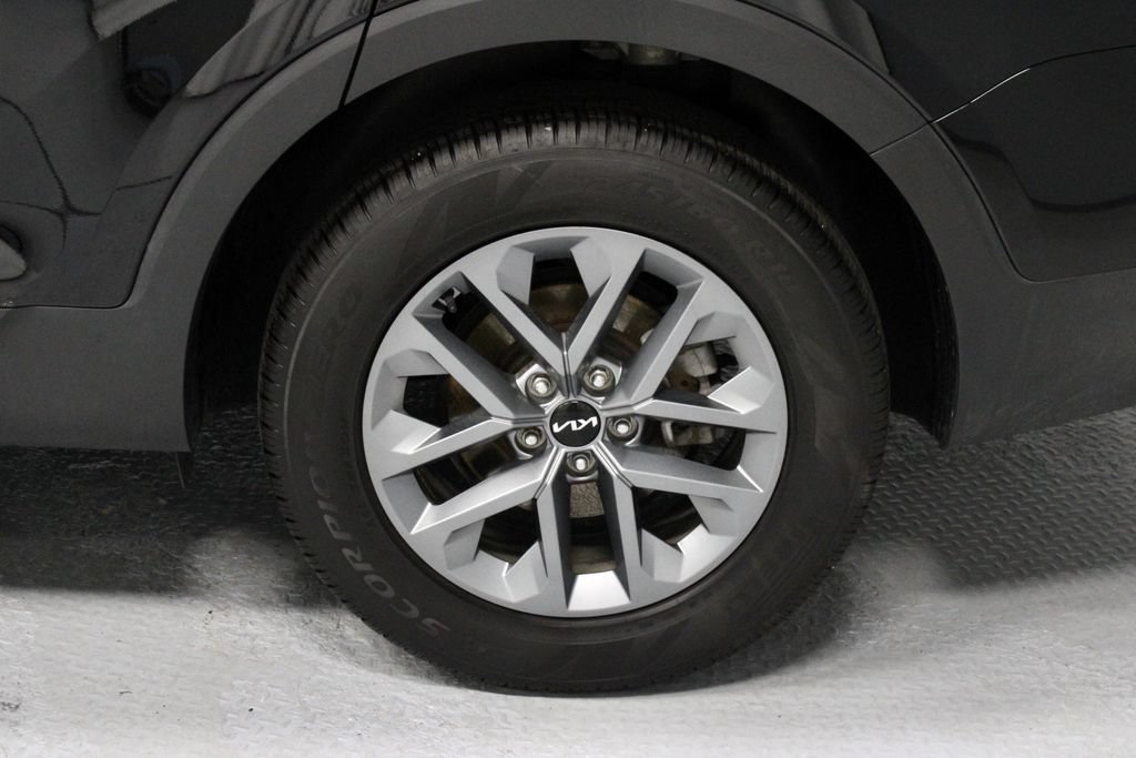 Used 2025 Kia Telluride LX FWD image 19