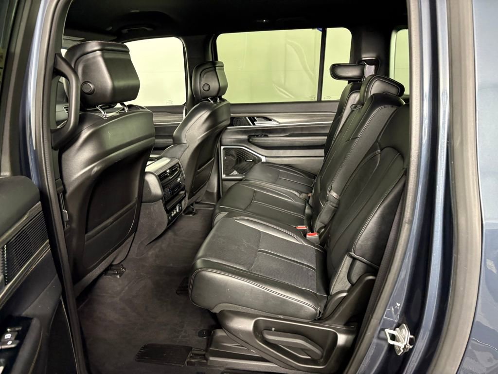 Used 2024 Jeep Wagoneer L Series II w/ Flexible Seating Group image 30