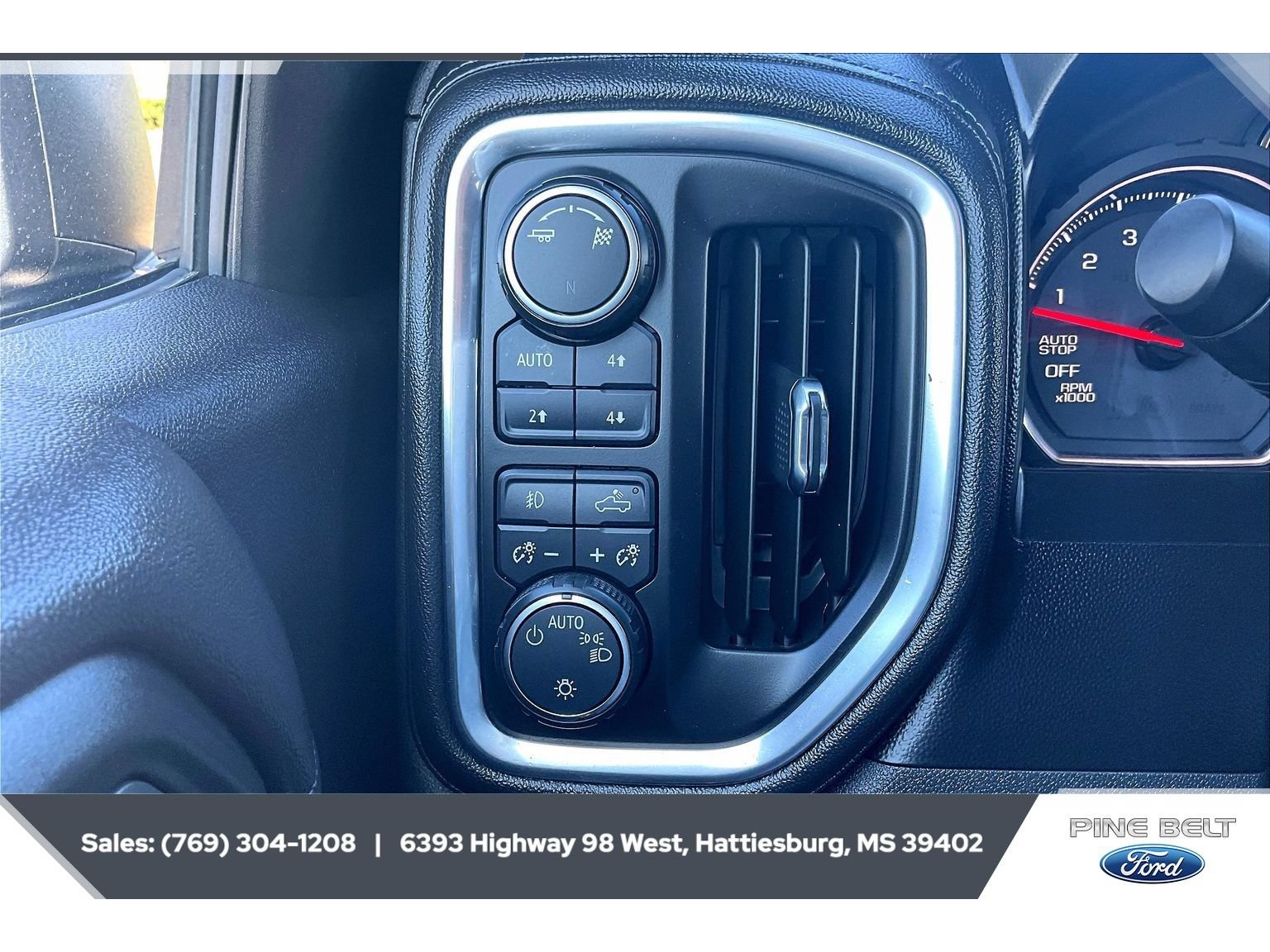 Used 2019 Chevrolet Silverado 1500 LT Trail Boss AWD/4WD image 23