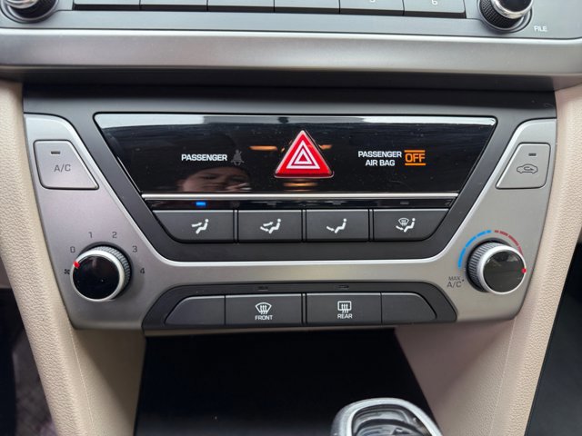 Used 2017 Hyundai Elantra SE image 30