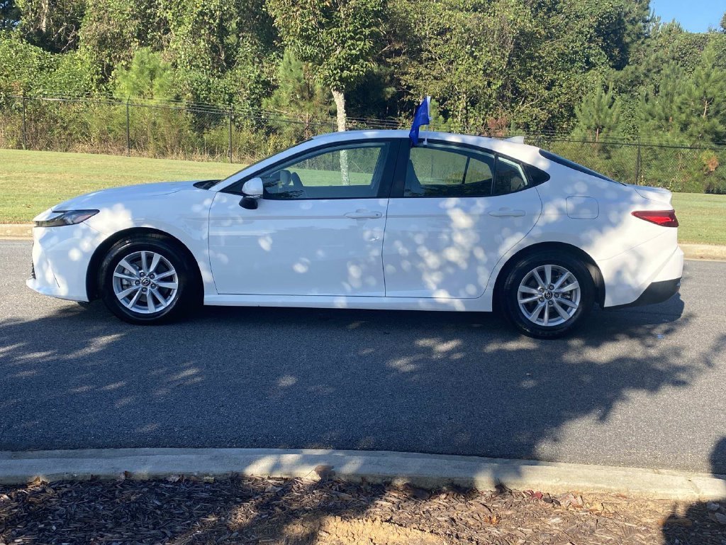 Used 2025 Toyota Camry LE FWD image 10