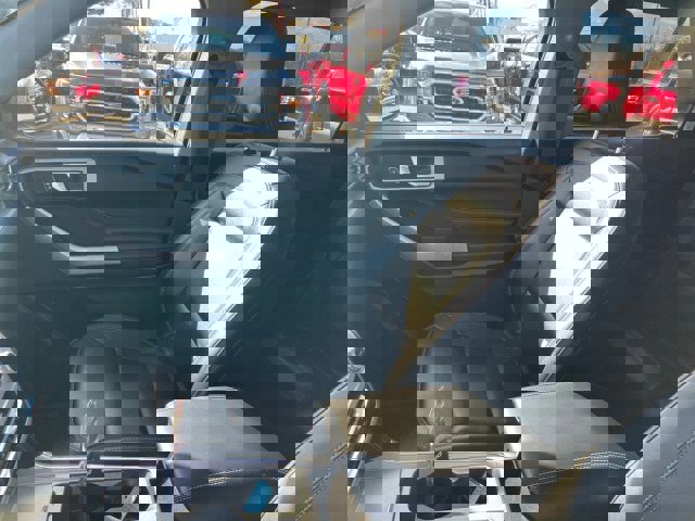 Certified 2022 Ford Explorer XLT w/ Equipment Group 202A image 10