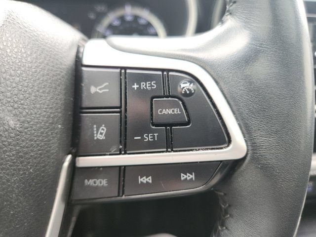 Used 2022 Toyota Highlander XSE FWD image 40