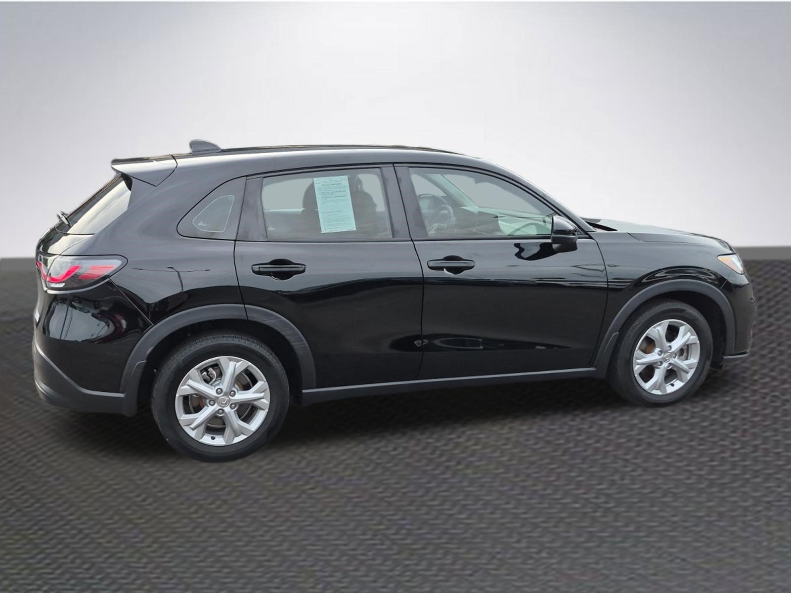 Used 2025 Honda HR-V LX image 4