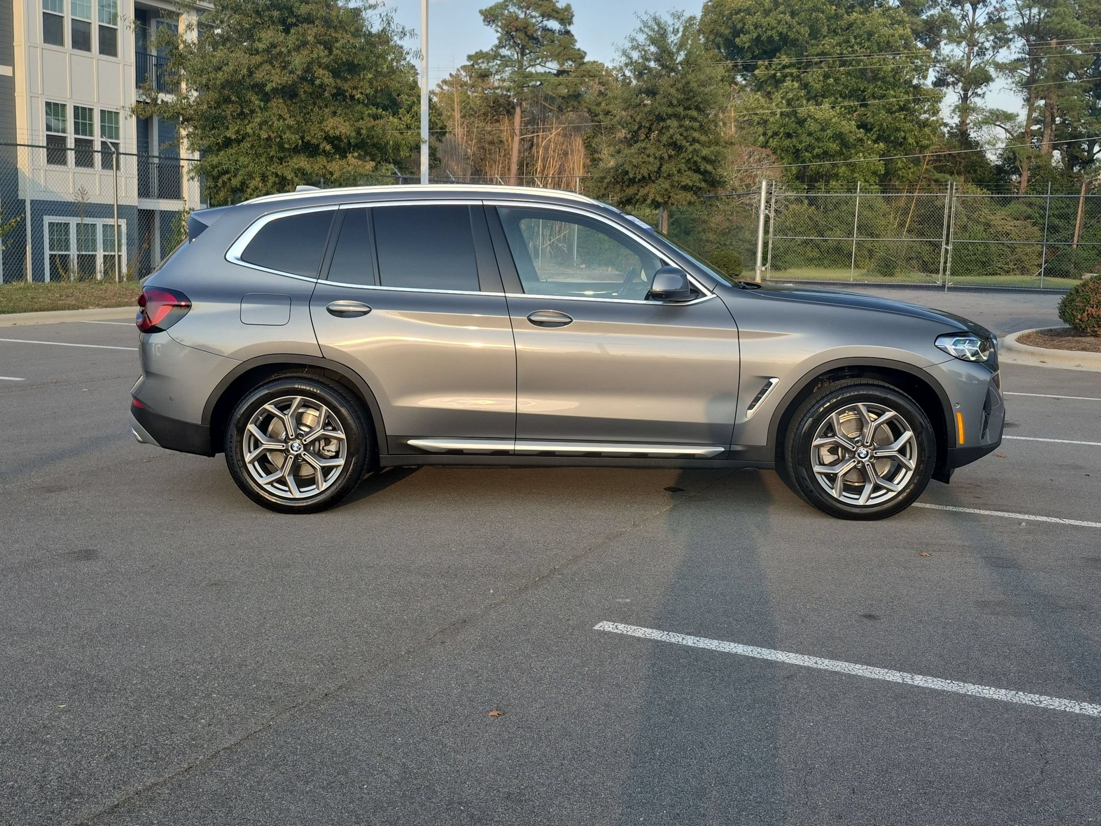 Used 2023 BMW X3 xDrive30i w/ Premium Package w/ZPA AWD/4WD image 3