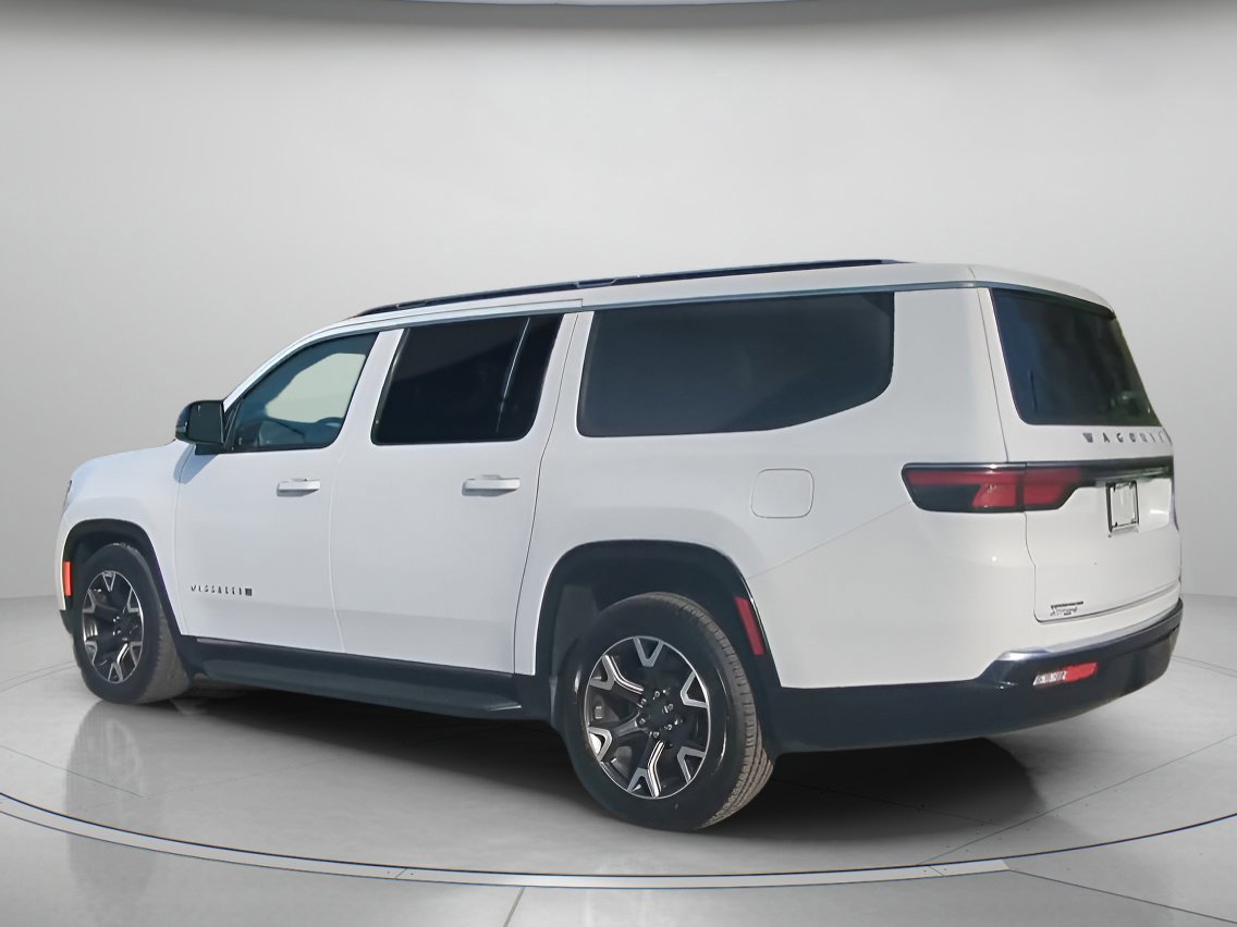 Used 2023 Jeep Wagoneer L Series III w/ Preferred Equipment Group image 15
