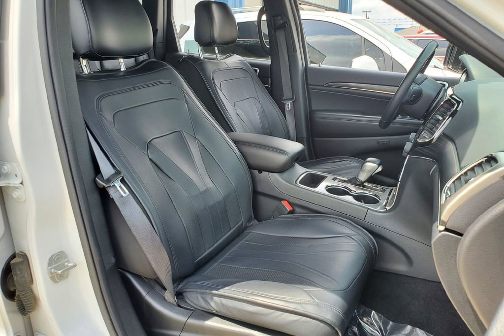 Used 2022 Jeep Grand Cherokee Limited w/ Tech Group RWD image 17