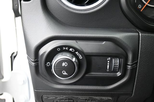 Used 2025 Jeep Gladiator Sport AWD/4WD image 23