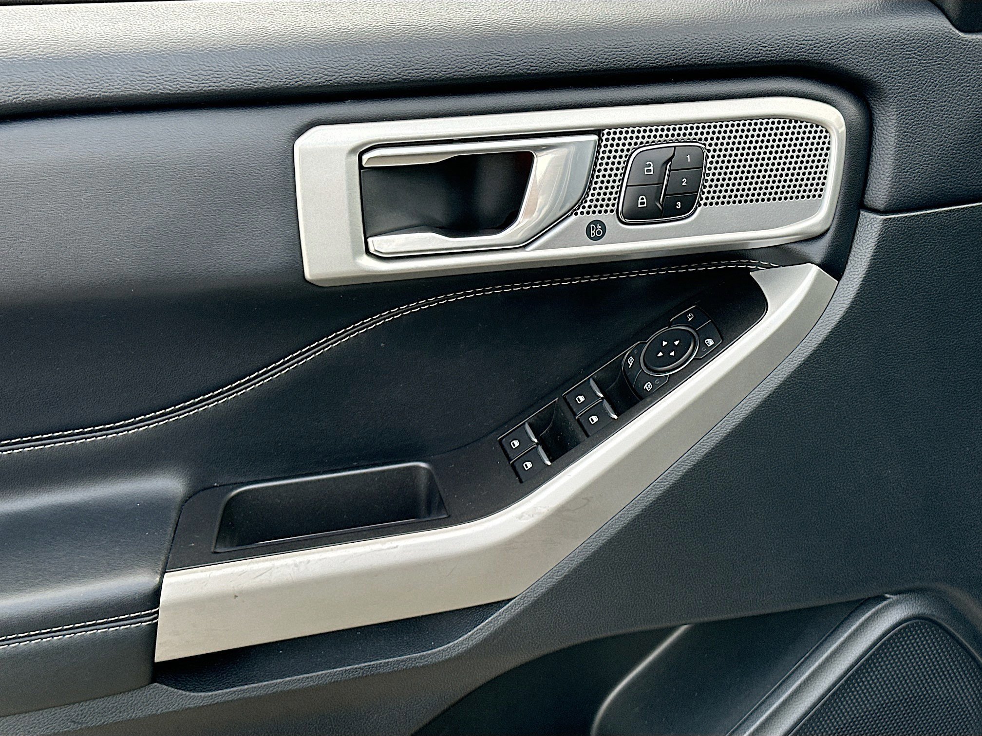 Certified 2022 Ford Explorer Limited w/ Equipment Group 301A image 18