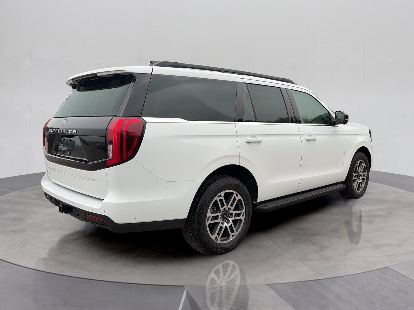 Certified 2025 Ford Expedition Active AWD/4WD image 6