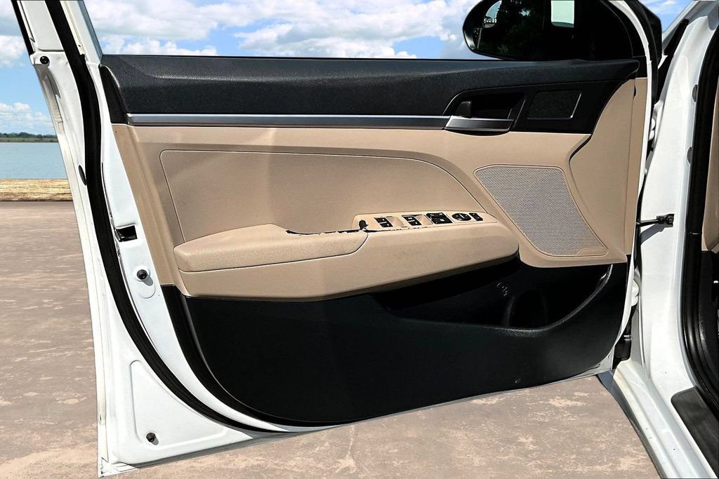 Used 2019 Hyundai Elantra SE FWD image 21