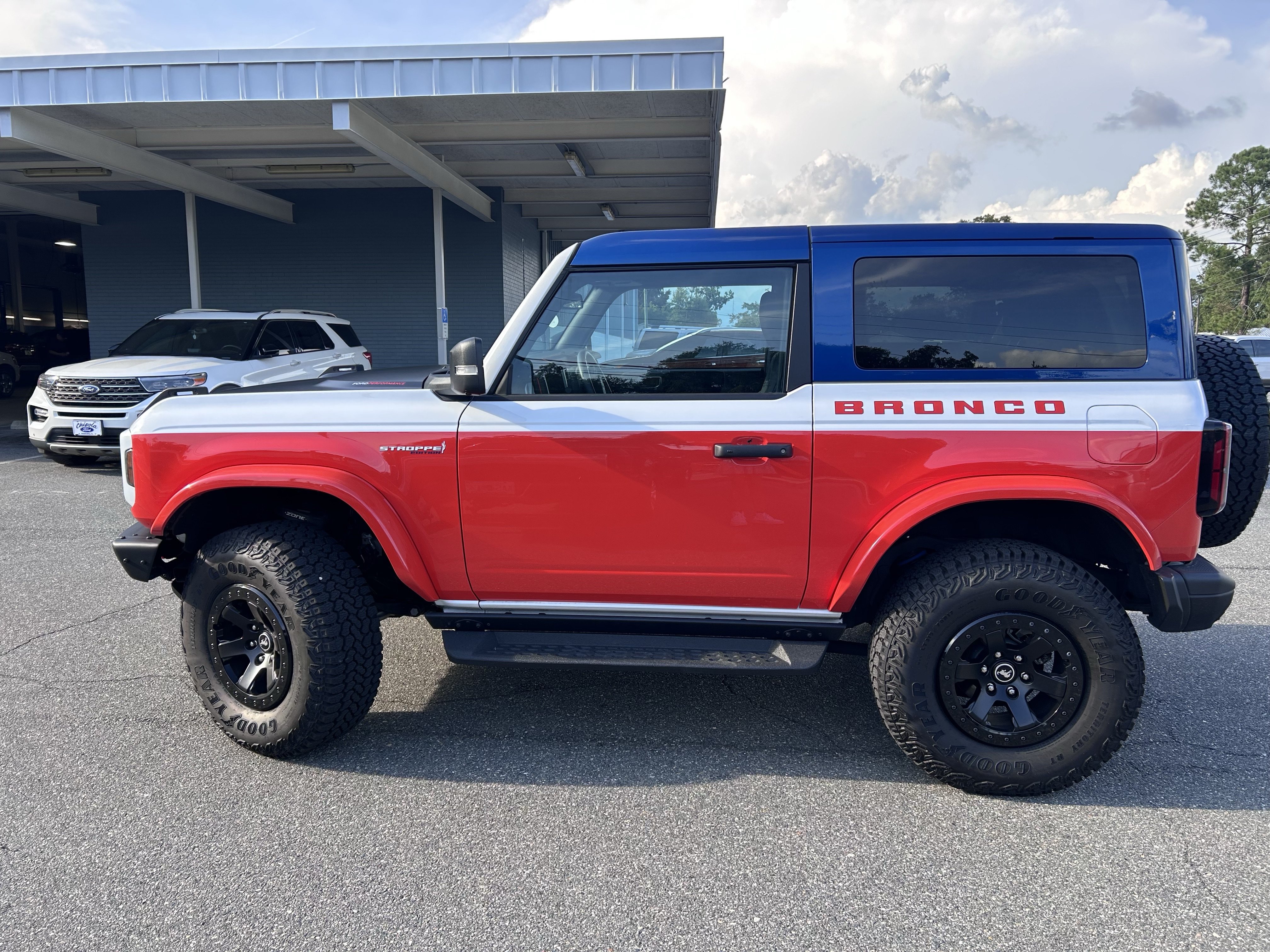Certified 2025 Ford Bronco Stroppe Edition AWD/4WD image 4