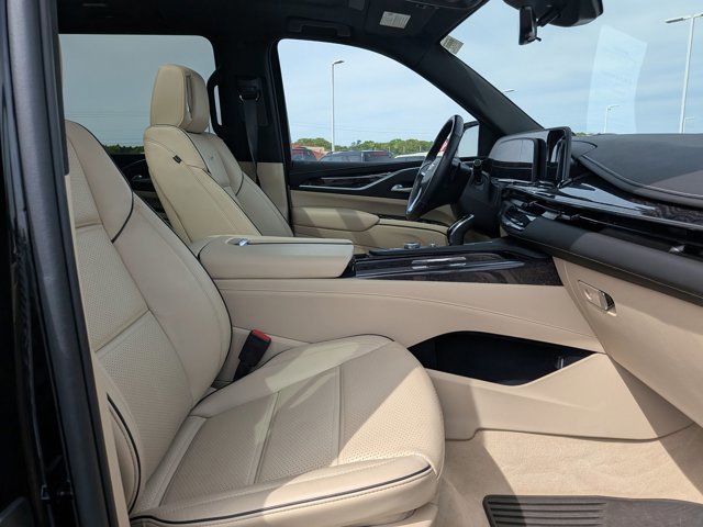 Used 2023 Cadillac Escalade ESV Premium Luxury image 36