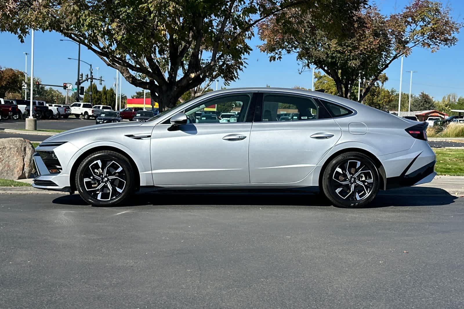 Used 2025 Hyundai Sonata SEL FWD image 5
