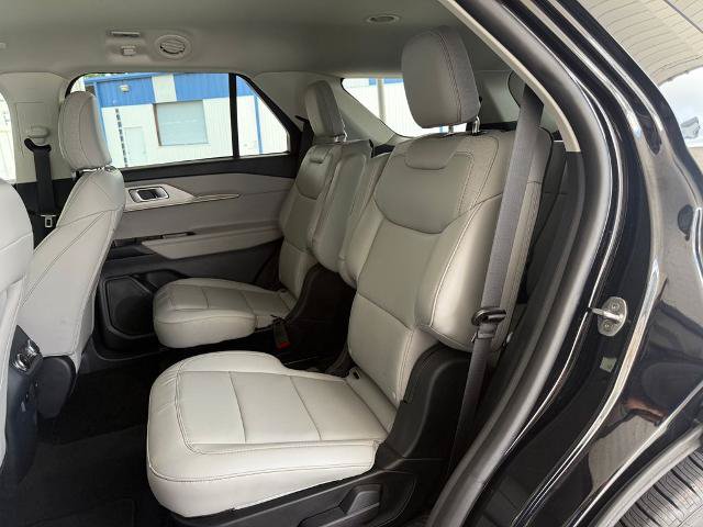 Certified 2025 Ford Explorer Active w/ Active Comfort Package RWD image 8
