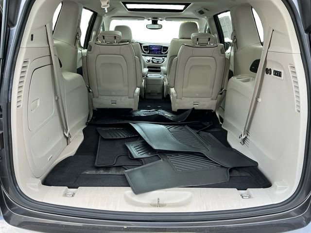 Used 2017 Chrysler Pacifica Limited FWD image 19