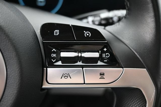 Used 2023 Hyundai Elantra Limited FWD image 16
