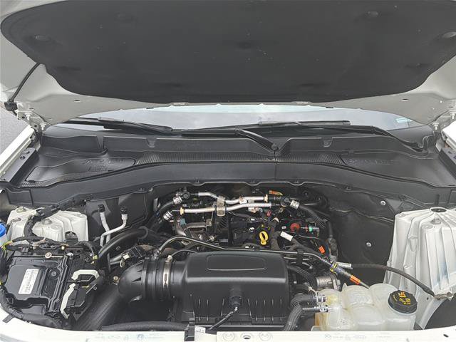 Certified 2022 Ford Explorer XLT w/ Equipment Group 202A AWD/4WD image 8
