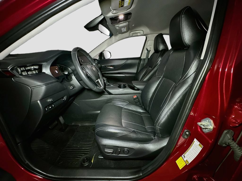 Used 2023 Toyota Venza LE AWD/4WD image 20