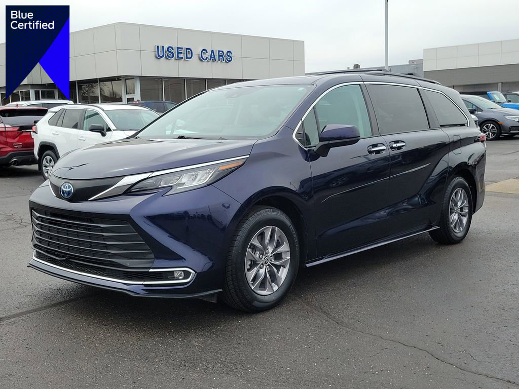 Used 2022 Toyota Sienna XLE image 1