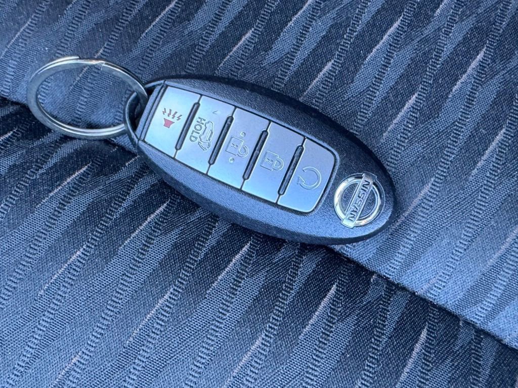 Used 2018 Nissan Rogue SV w/ Premium Package image 20