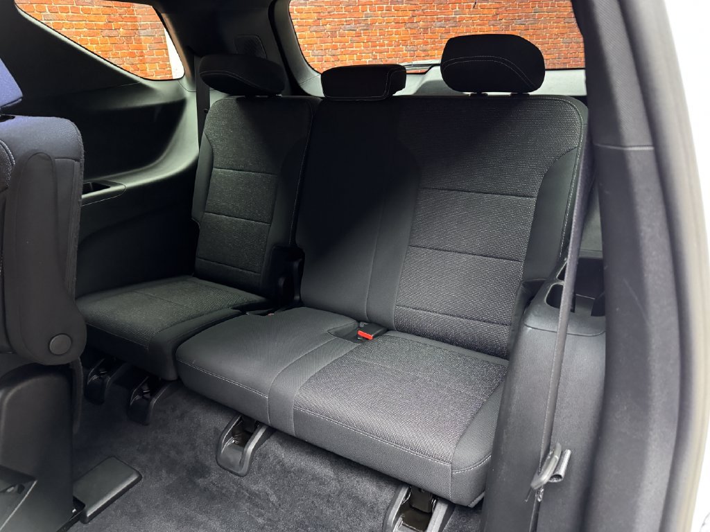 Used 2026 Chevrolet Traverse LT FWD image 3
