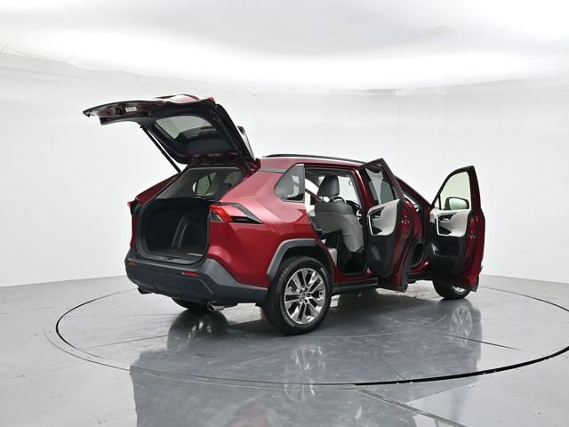 Used 2020 Toyota RAV4 XLE Premium FWD image 47
