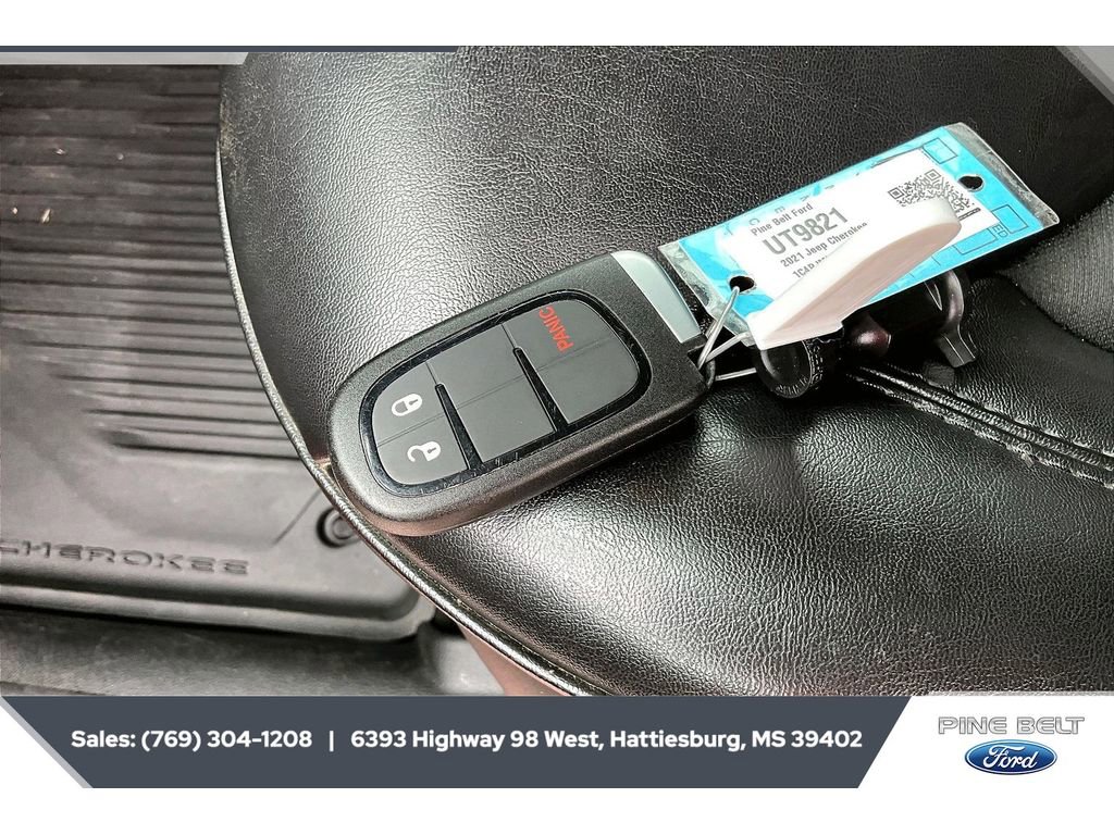 Used 2021 Jeep Cherokee Latitude Plus AWD/4WD image 10