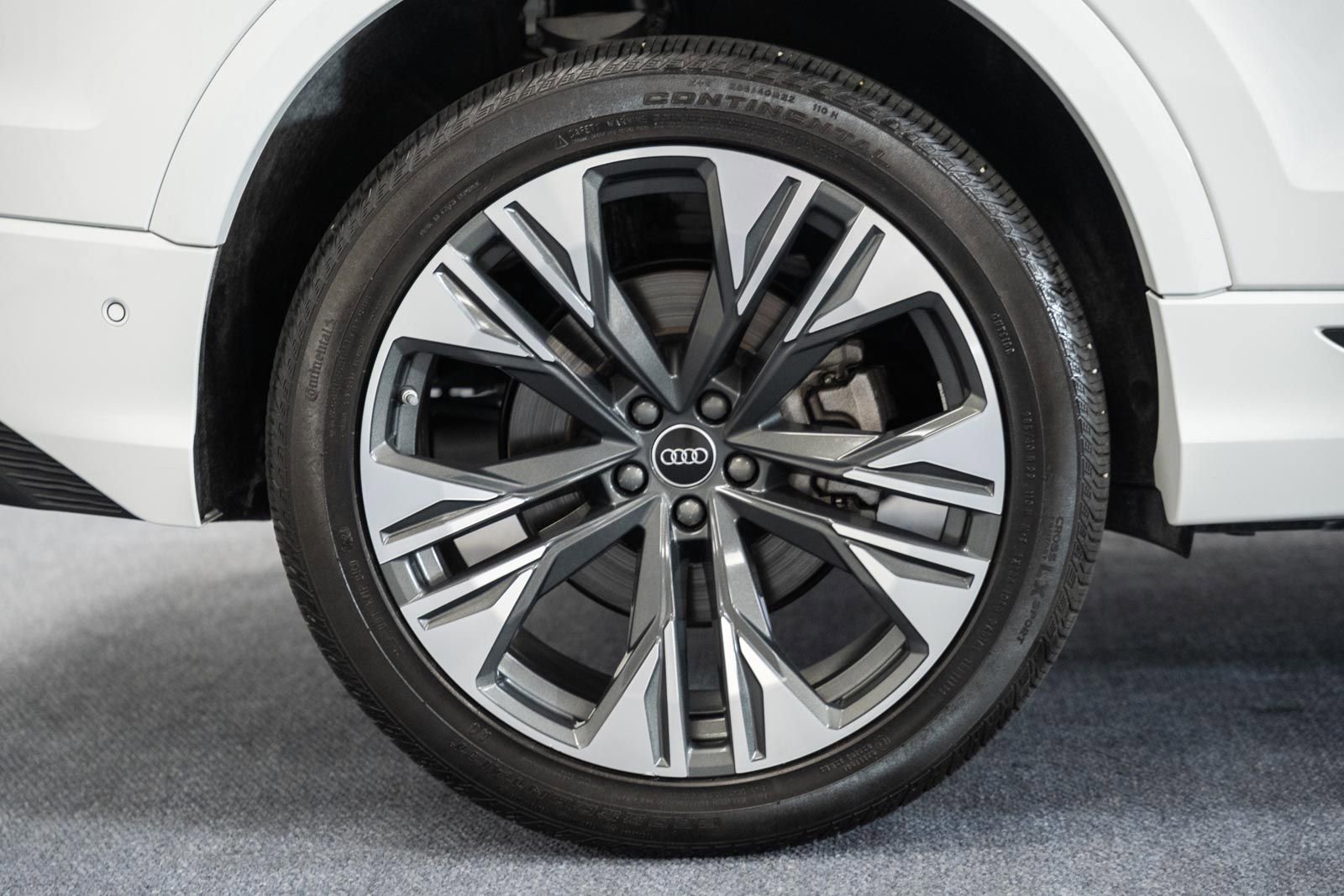 Used 2025 Audi Q8 Premium Plus AWD/4WD image 21