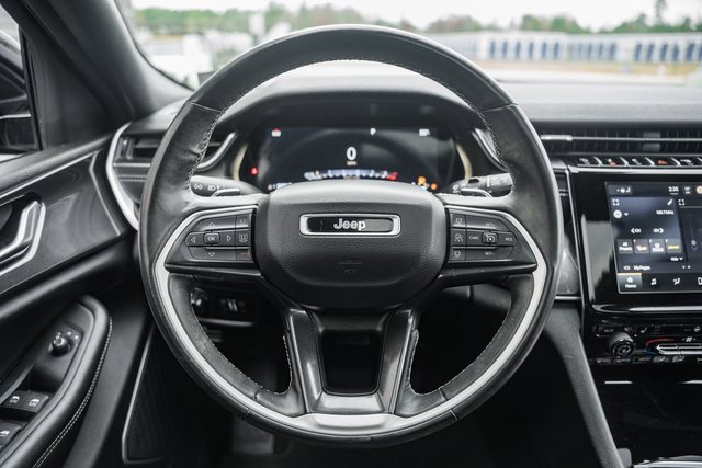 Used 2022 Jeep Grand Cherokee Altitude image 32