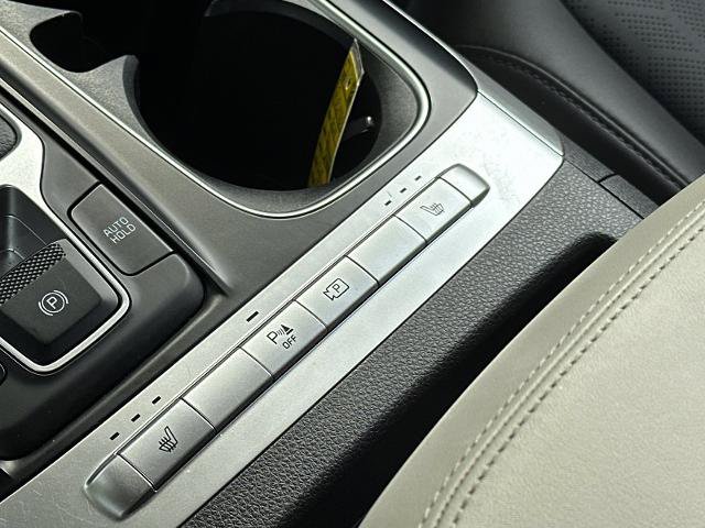 Used 2024 Kia Carnival LX FWD image 17