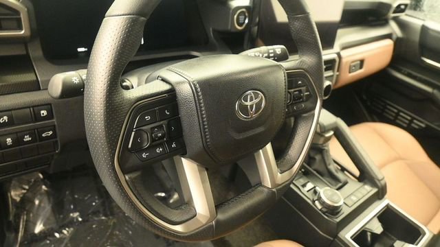 Used 2025 Toyota 4Runner Limited AWD/4WD image 15