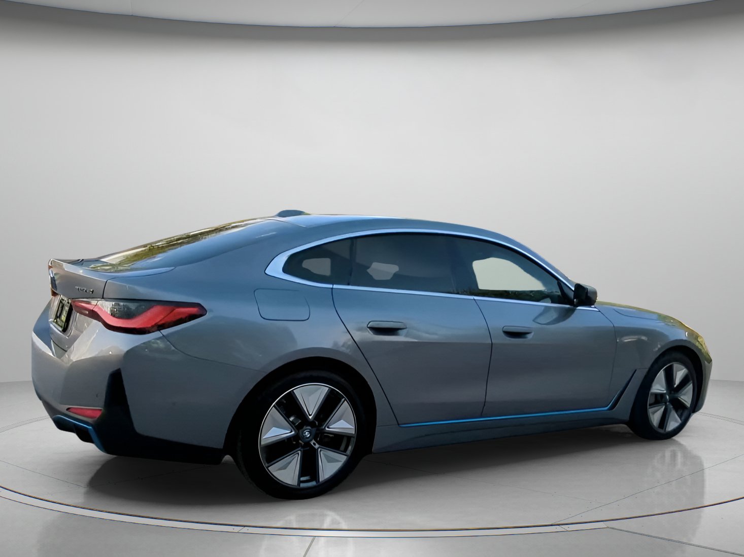 Used 2023 BMW i4 eDrive40 w/ Premium Package RWD image 29