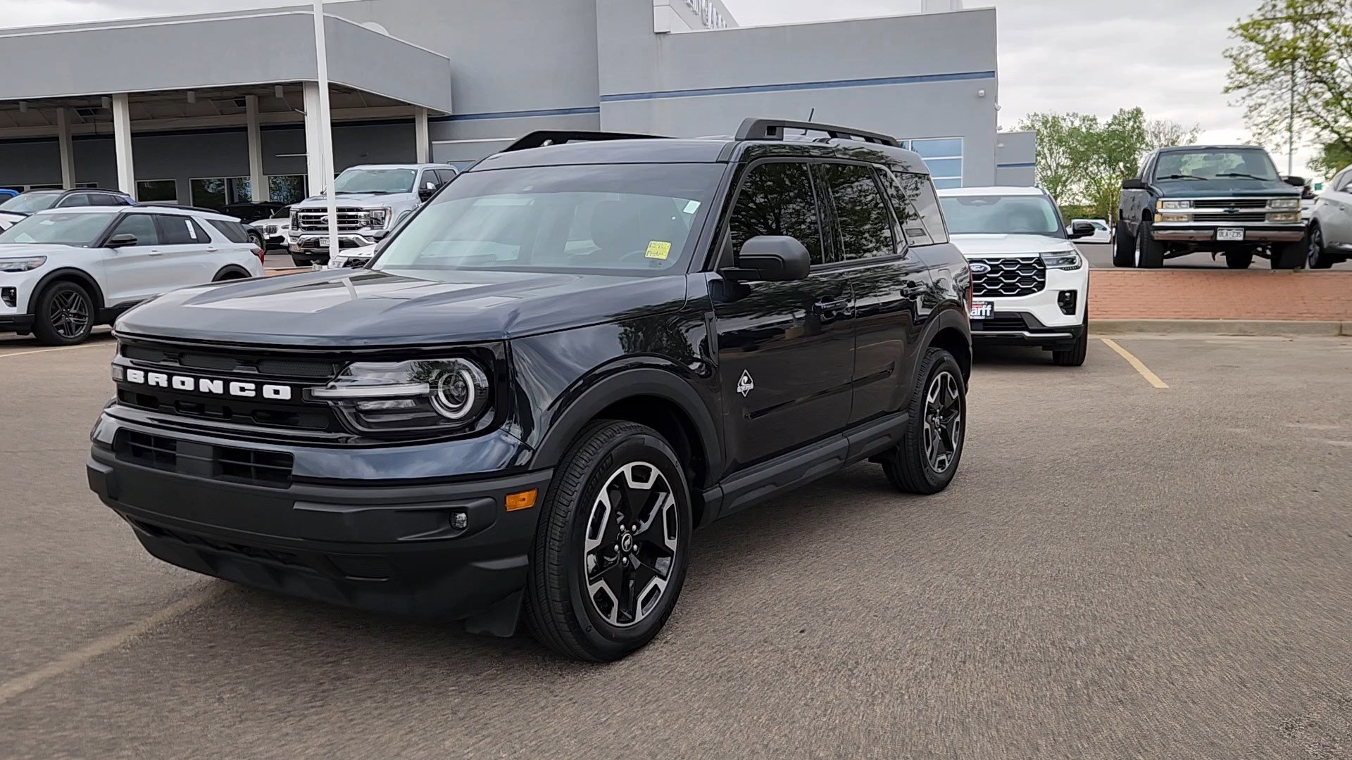 Certified 2023 Ford Bronco Sport Outer Banks w/ Tech Package AWD/4WD image 3