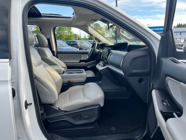 Certified 2025 Ford Expedition Active AWD/4WD image 32